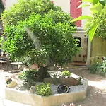 Les Orangers Hotel