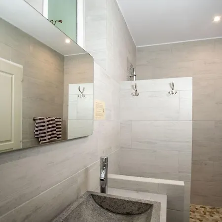 Les Orangers 히에레