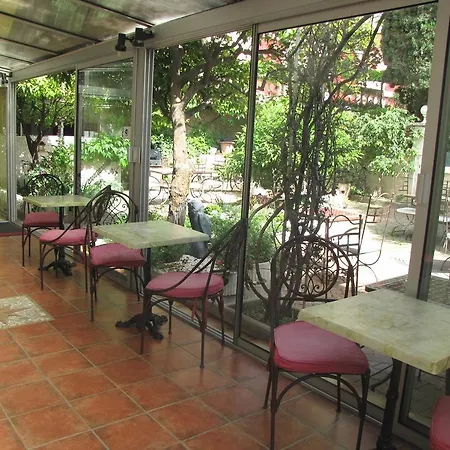 Les Orangers Hotel 2*