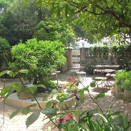 Les Orangers 호텔 히에레