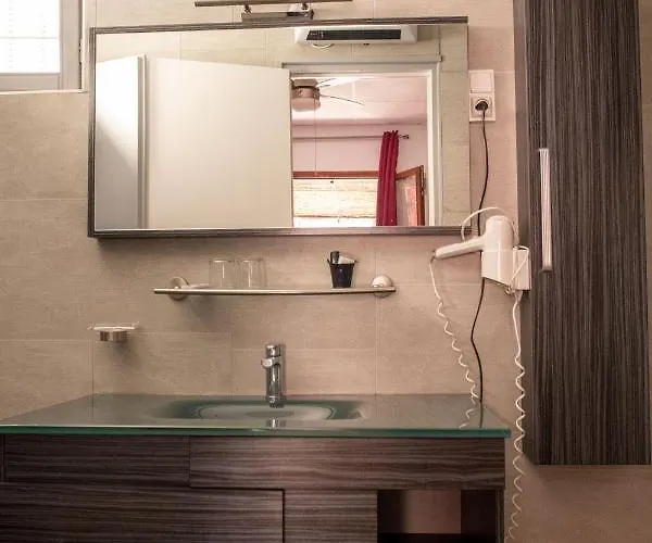 Les Orangers מלון 2*