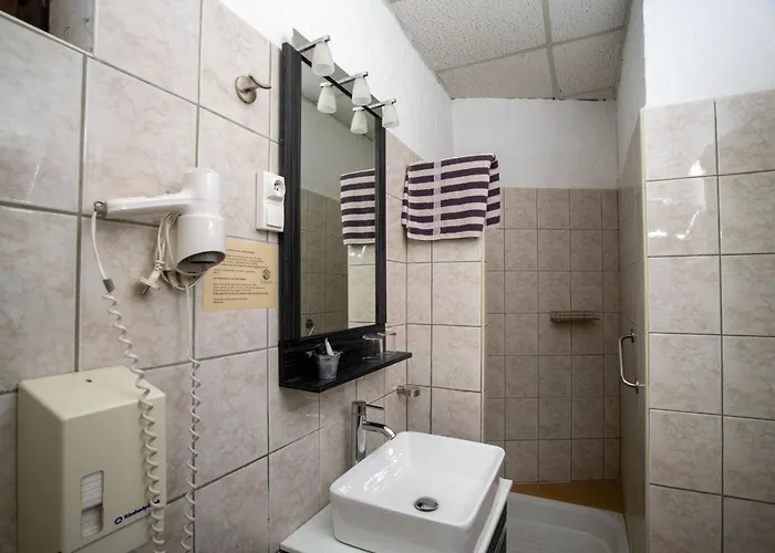 Les Orangers מלון 2*