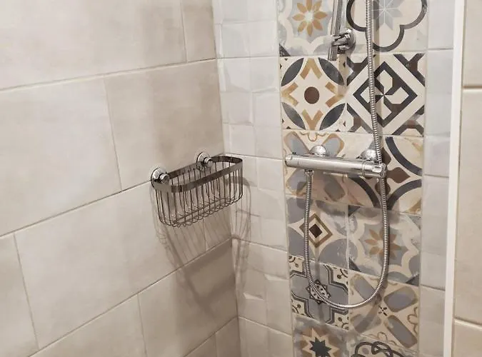 מלון Les Orangers 2*