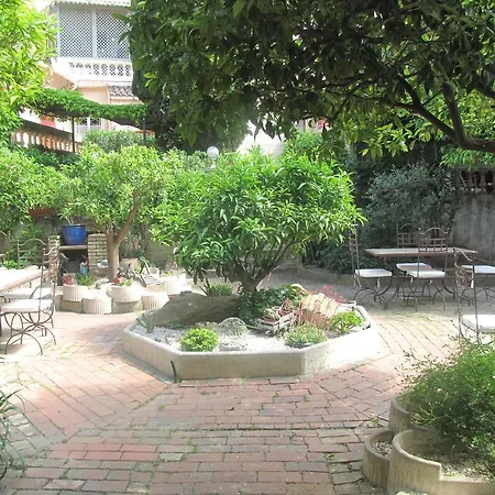 Les Orangers Hotel